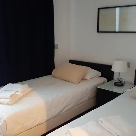Apartamento Azz Torre De La Plata Sevilha